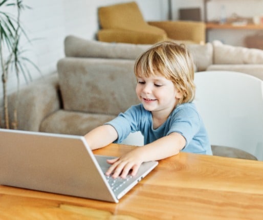 Tecnologia na infância: quais os benefícios e riscos?